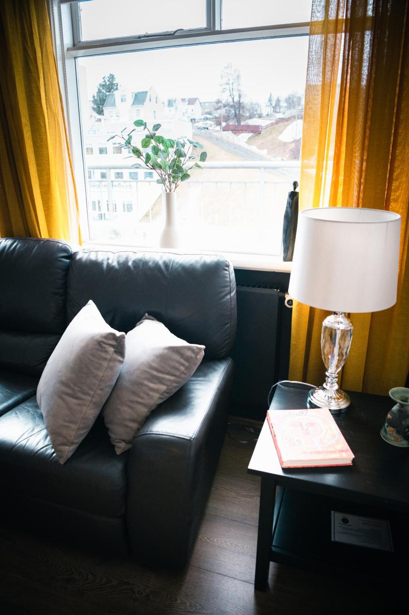Apotek Guesthouse อาคูเรย์รี ภายนอก รูปภาพ