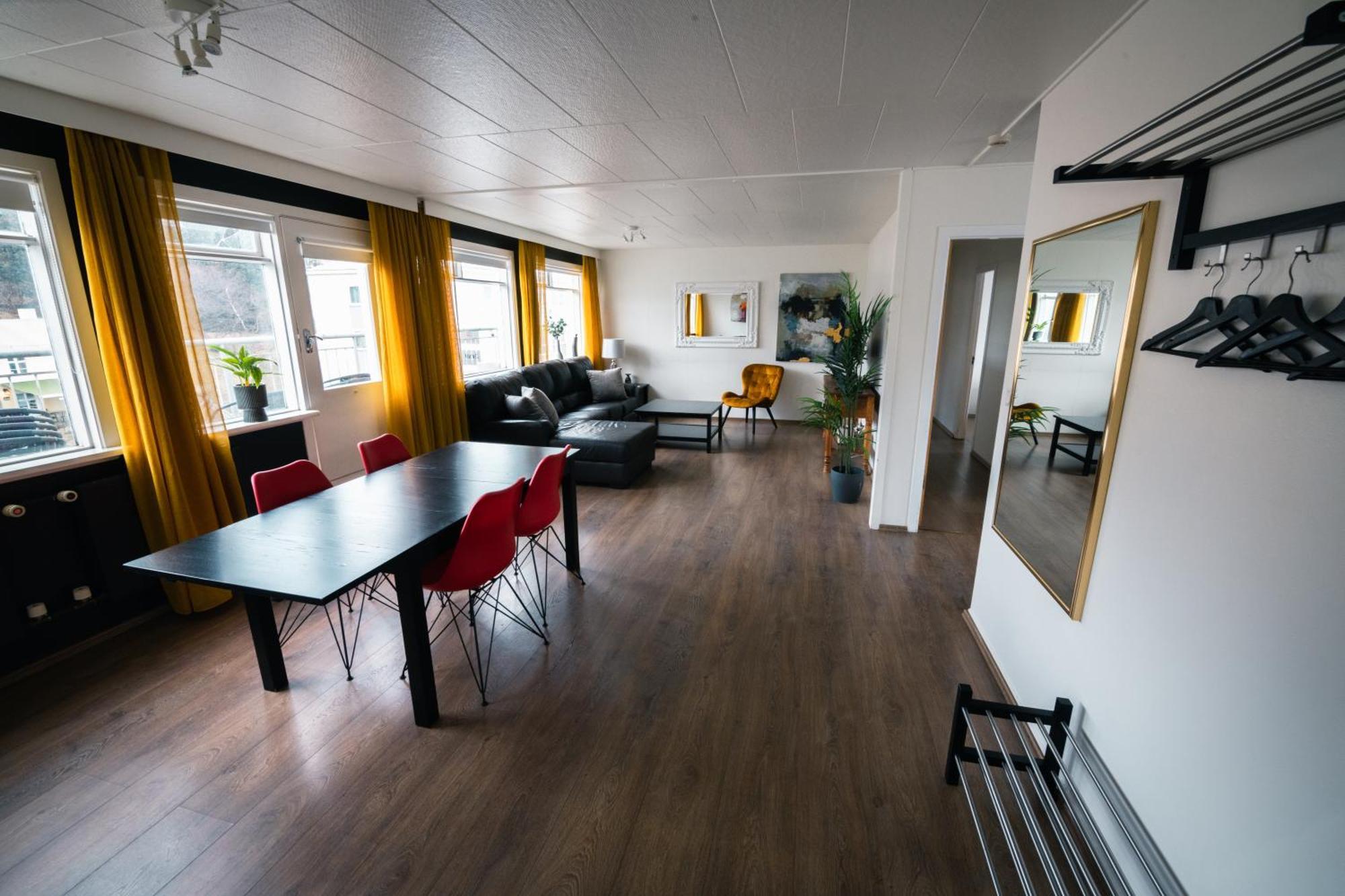 Apotek Guesthouse อาคูเรย์รี ภายนอก รูปภาพ