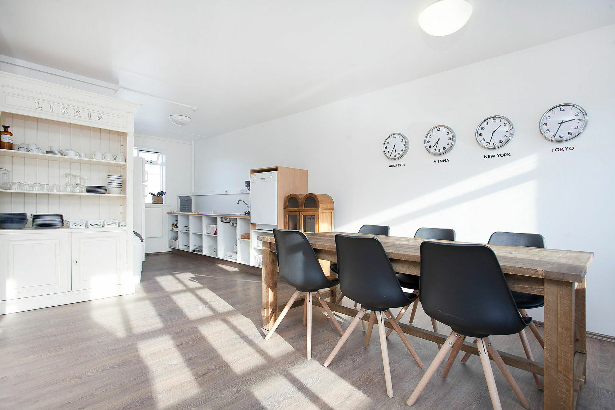 Apotek Guesthouse อาคูเรย์รี ภายนอก รูปภาพ