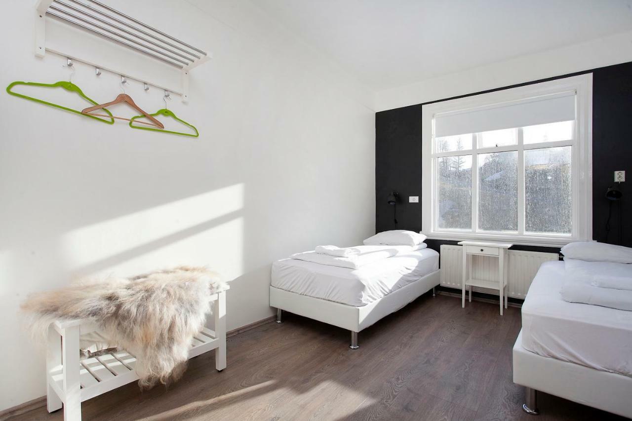 Apotek Guesthouse อาคูเรย์รี ภายนอก รูปภาพ