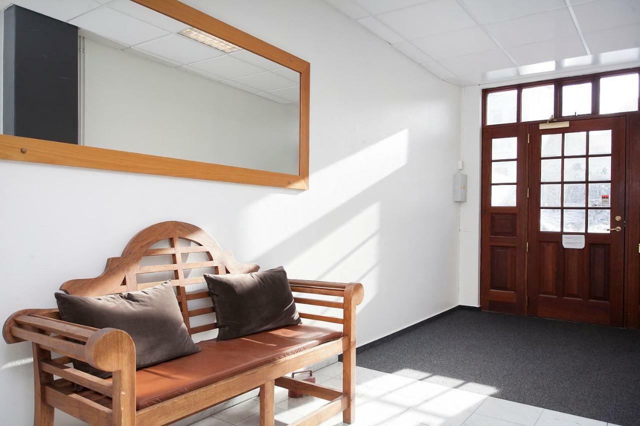 Apotek Guesthouse อาคูเรย์รี ภายนอก รูปภาพ