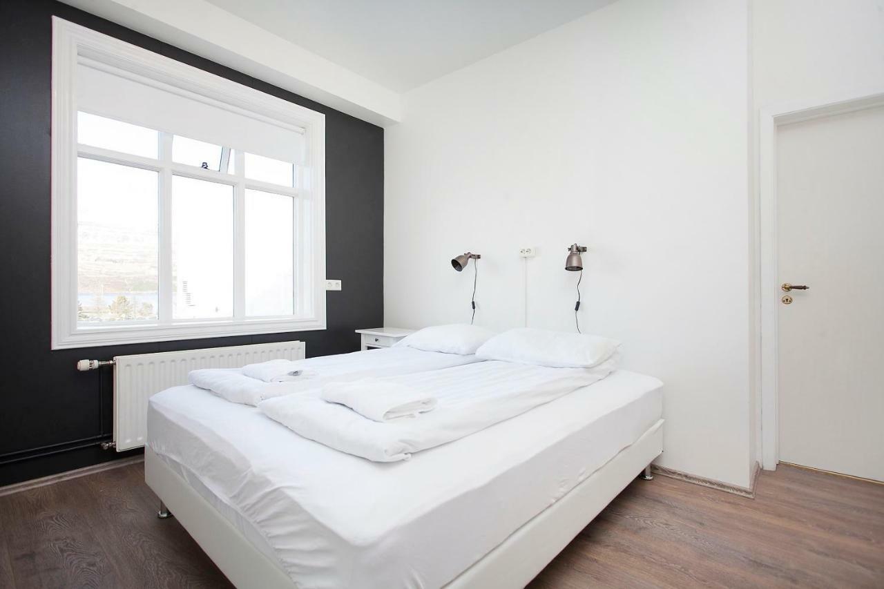 Apotek Guesthouse อาคูเรย์รี ภายนอก รูปภาพ