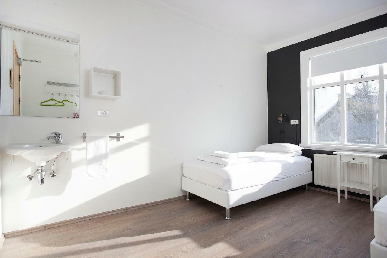 Apotek Guesthouse อาคูเรย์รี ภายนอก รูปภาพ