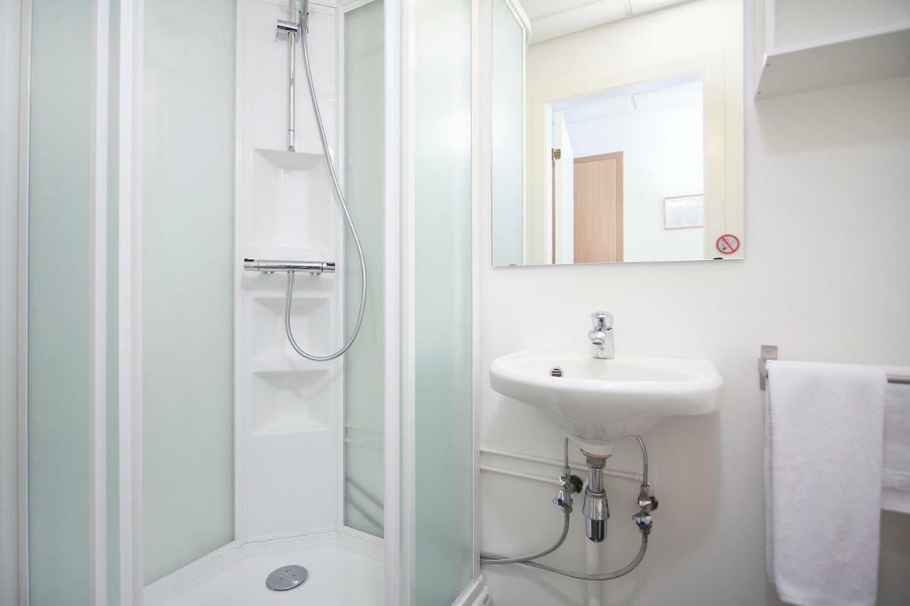 Apotek Guesthouse อาคูเรย์รี ภายนอก รูปภาพ