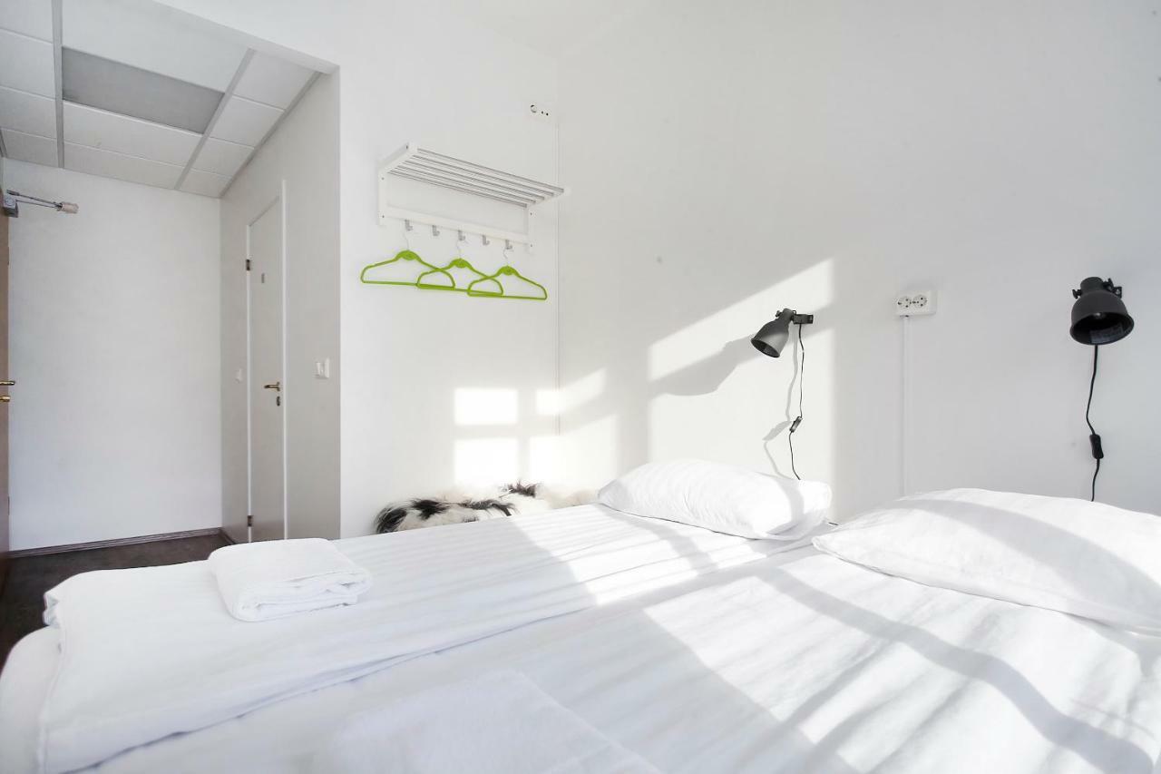 Apotek Guesthouse อาคูเรย์รี ภายนอก รูปภาพ