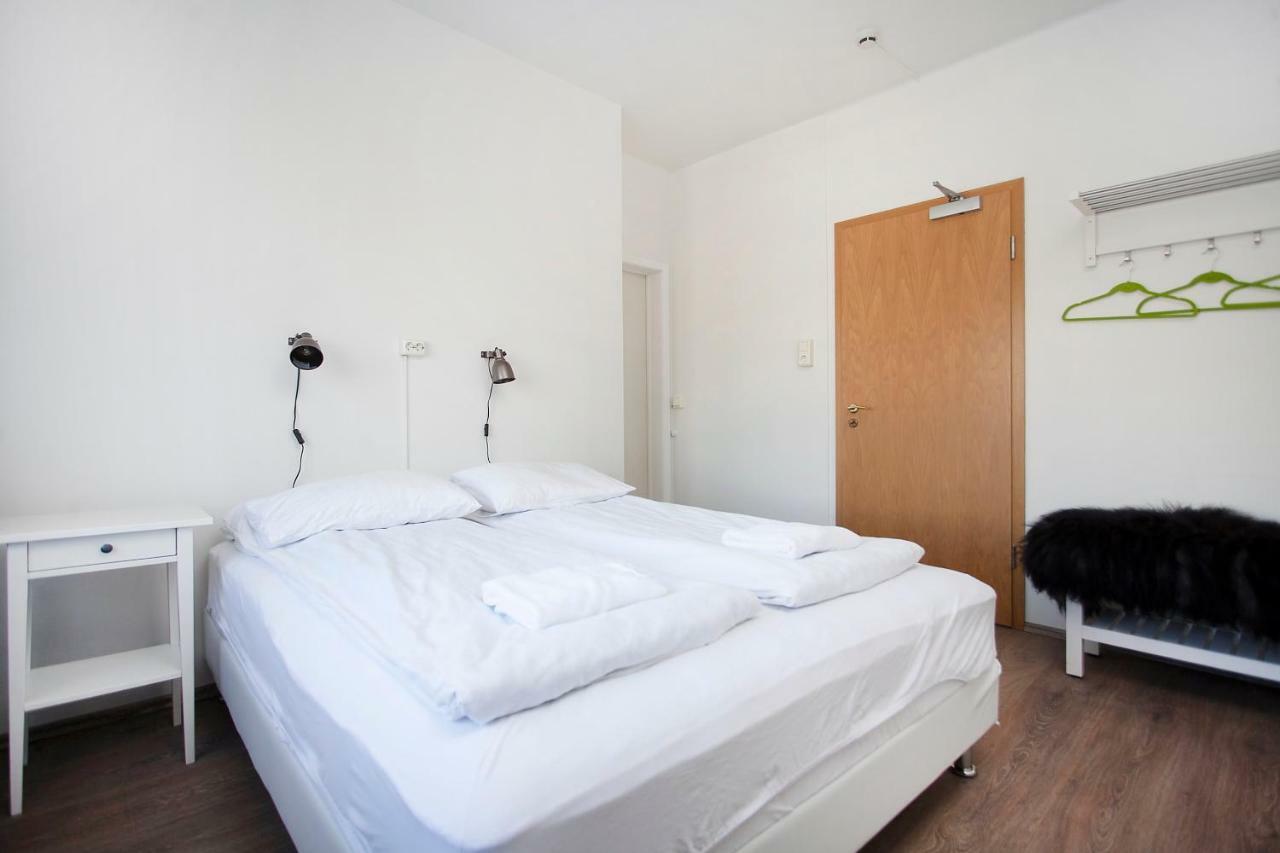 Apotek Guesthouse อาคูเรย์รี ภายนอก รูปภาพ