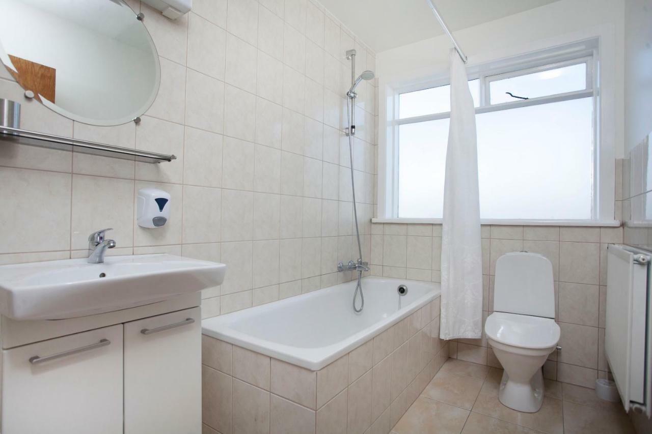 Apotek Guesthouse อาคูเรย์รี ภายนอก รูปภาพ