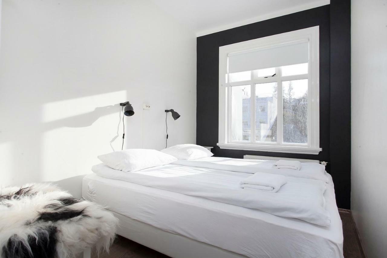 Apotek Guesthouse อาคูเรย์รี ภายนอก รูปภาพ