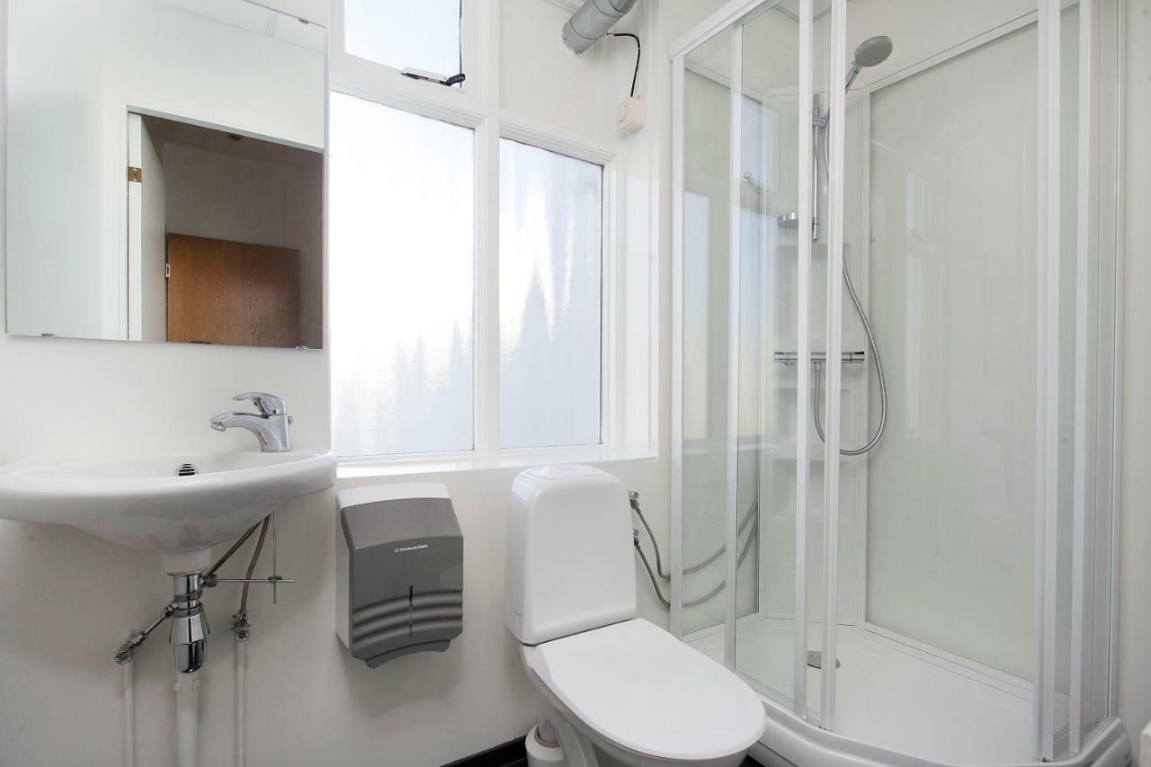 Apotek Guesthouse อาคูเรย์รี ภายนอก รูปภาพ