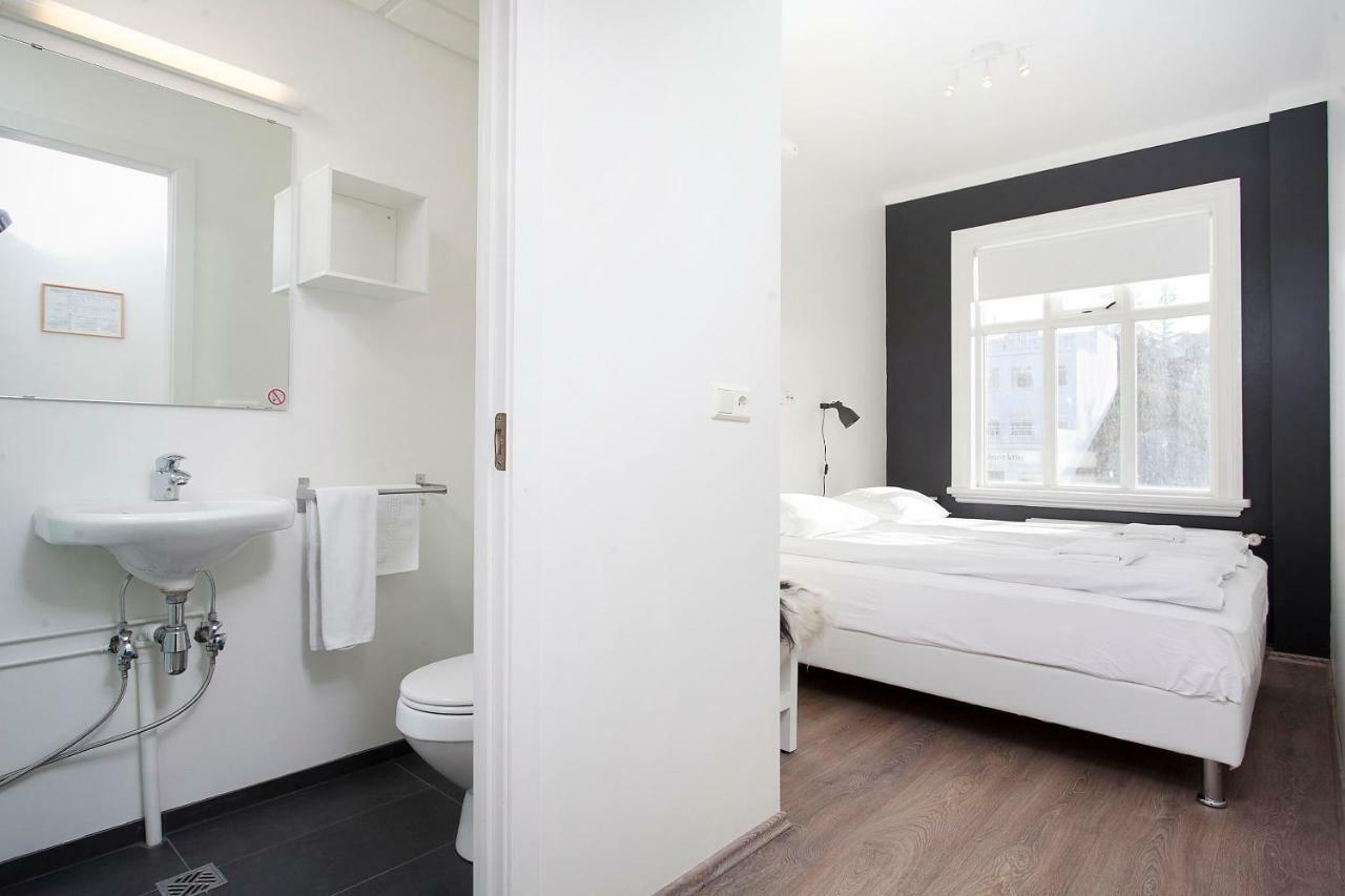 Apotek Guesthouse อาคูเรย์รี ภายนอก รูปภาพ