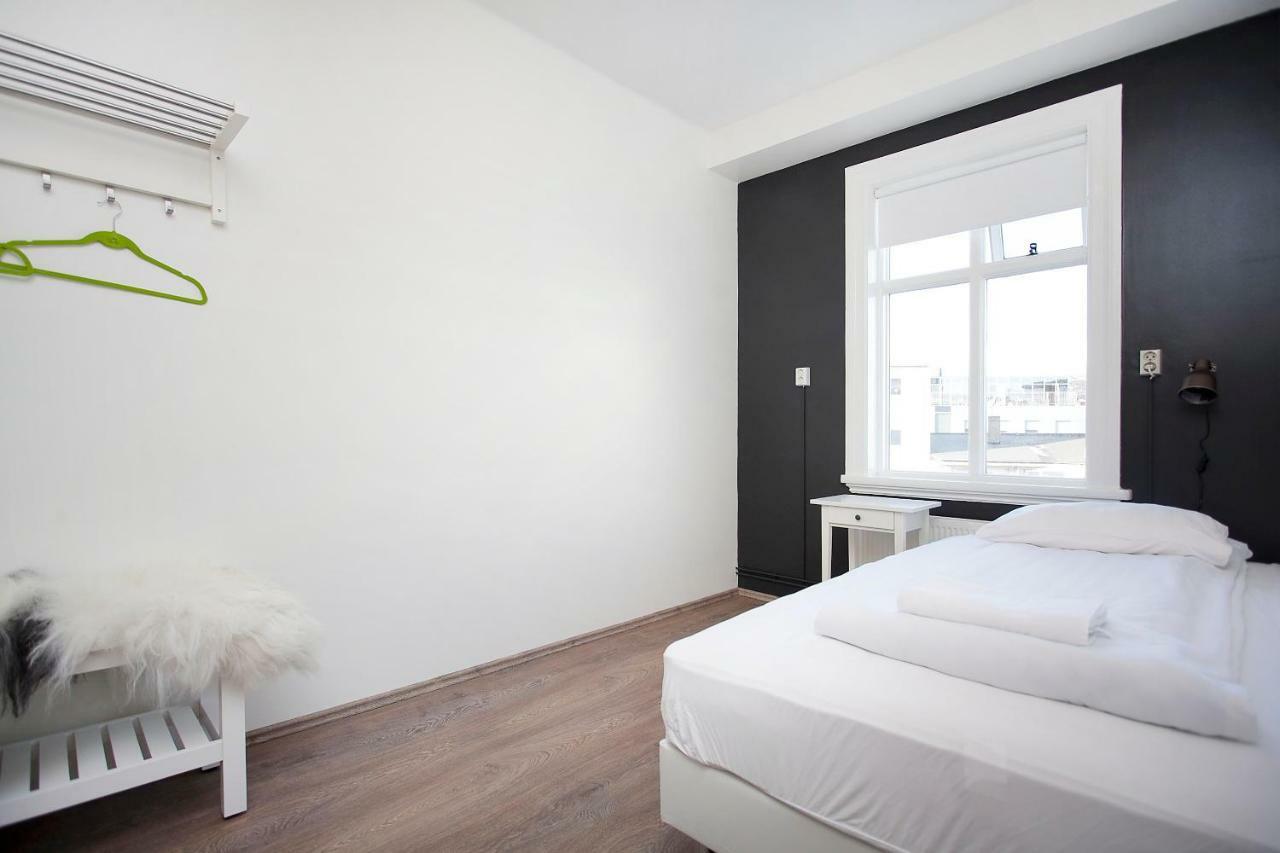 Apotek Guesthouse อาคูเรย์รี ภายนอก รูปภาพ