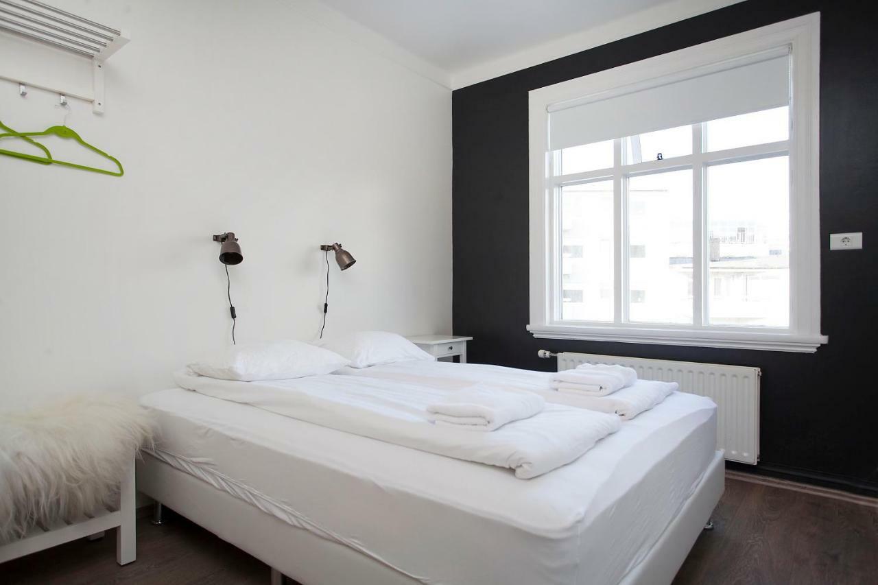 Apotek Guesthouse อาคูเรย์รี ภายนอก รูปภาพ